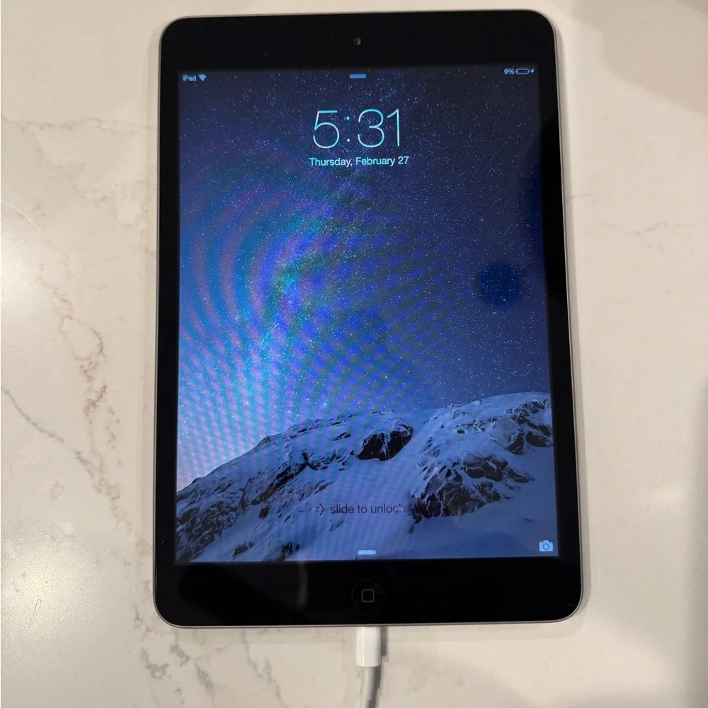 Apple iPad mini 16GB, Wi-Fi, 7.9” - Space Gray (MF432LL/A)
